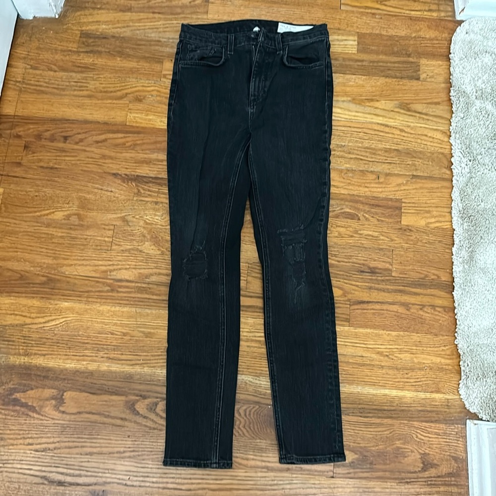 Rag and bone high rise ankle skinny jean. Destructed in knees. Size 25